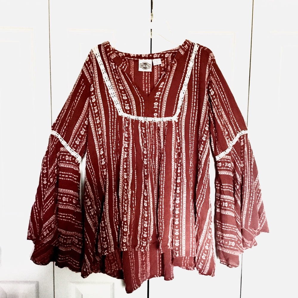 Rouge and white  blouse  made with 100% rayon